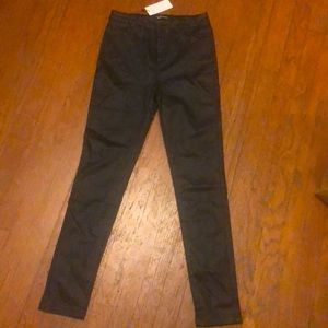 Faux leather skinny pants color black